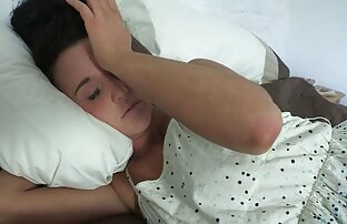 Si nenek ditiduri di ruang ganti. video sex japan mertua dan menantu